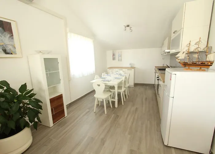 Kuca-eldic * Рогозница