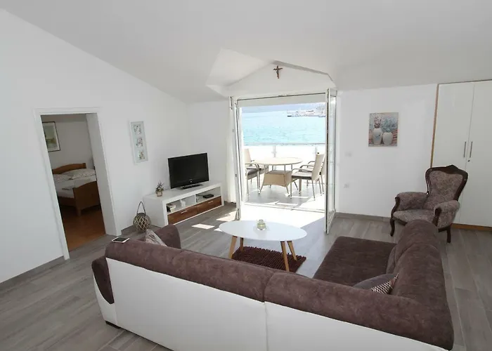 Kuca-eldic Рогозница